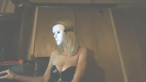 Snapshot of bored_housewife1985 chatting on December 2, 9:35 am bored_housewife1985 online show from December 2, 9:35 am