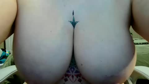 BoredCountryGirl online show from April 13, 3:01 am