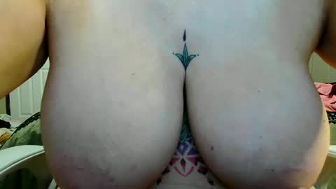 BoredCountryGirl online show from April 18, 2:48 am