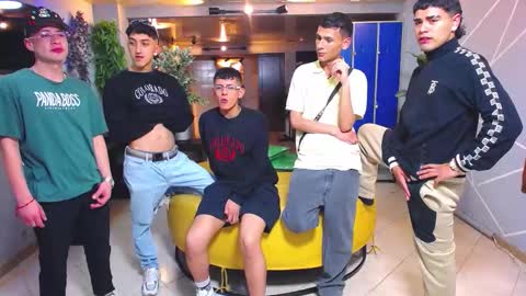 THOMAS AND DAMIAND online show from October 1, 4:07 am