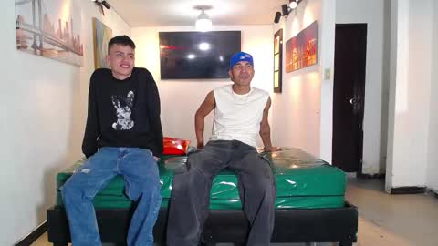 THOMAS AND DAMIAND online show from November 17, 6:03 pm