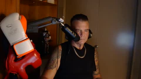 Snapshot of boss1420 chatting on October 10, 1:15 am BOSS online show from October 10, 1:15 am