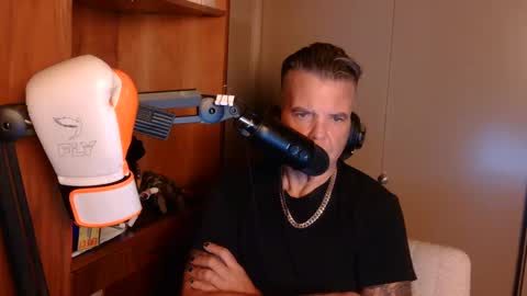 Snapshot of boss1420 chatting on October 11, 6:12 am BOSS online show from October 11, 6:12 am