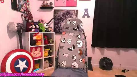 Snapshot of bouncinbooty chatting on November 6, 5:25 pm Pumpkin Butt online show from November 6, 5:25 pm