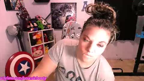 Snapshot of bouncinbooty chatting on November 10, 4:39 pm Pumpkin Butt online show from November 10, 4:39 pm