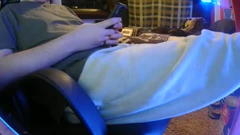 Bowerboi1217 online show from December 19, 2:18 am