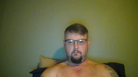 bowtieguy84 online show from April 15, 2:18 am