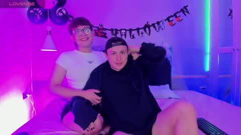 Snapshot of boy2boy_aheat chatting on October 17, 1:14 pm boy2boy_aheat online show from October 17, 1:14 pm