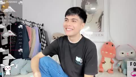 Snapshot of boy_andy__ chatting on February 20, 6:35 pm Aaron online show from February 20, 6:35 pm