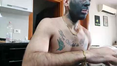 Snapshot of boy_aroundtheworld chatting on October 16, 12:39 pm Dan online show from October 16, 12:39 pm