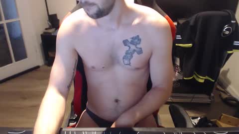 boy_t0y89 online show from November 3, 6:25 am