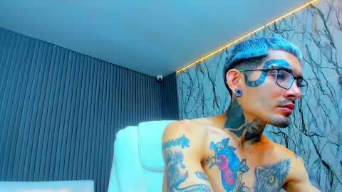 boy_tatto77 online show from February 18, 6:04 pm