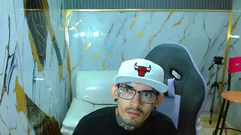 boy_tatto77 online show from March 24, 12:43 pm