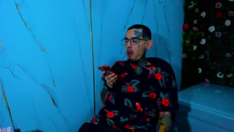 boy_tatto77 online show from April 13, 1:11 am