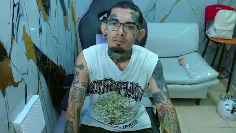 boy_tatto77 online show from April 22, 12:07 pm