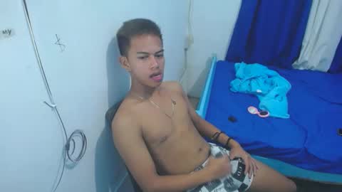 boyax16 online show from January 2, 8:35 pm