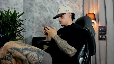 boyc02_ online show from November 29, 1:14 pm