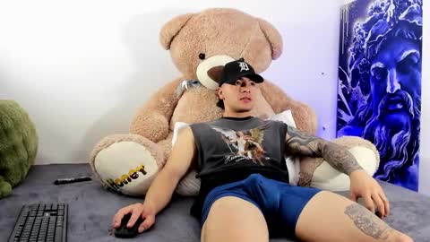 boyc02_ online show from January 14, 3:39 pm