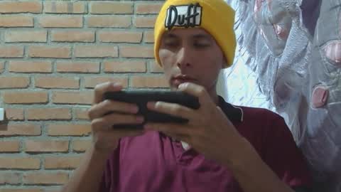 Snapshot of boycumlatino21 chatting on February 22, 12:01 am Boy online show from February 22, 12:01 am