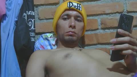 Snapshot of boycumlatino21 chatting on March 25, 1:44 am Boy online show from March 25, 1:44 am