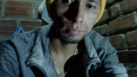 Snapshot of boycumlatino21 chatting on April 20, 2:25 am Boy online show from April 20, 2:25 am