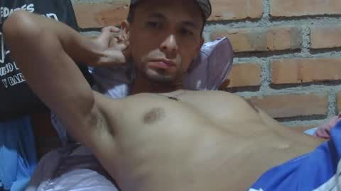 Snapshot of boycumlatino21 chatting on May 25, 12:27 am Boy online show from May 25, 12:27 am