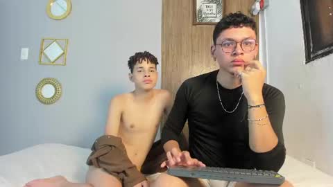 ALEX - TAYLER  -MIKE online show from July 28, 7:26 pm