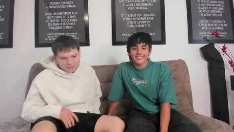 Snapshot of boys_wallen chatting on June 3, 9:20 pm Manuel Brayan Steven online show from June 3, 9:20 pm