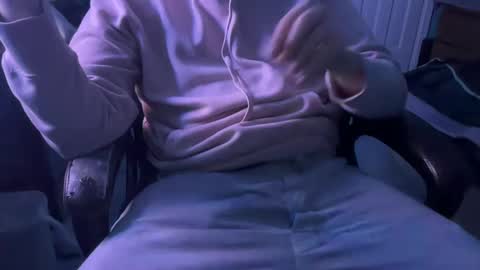 Snapshot of boytoybenny chatting on October 5, 8:56 am BoyToyBenny online show from October 5, 8:56 am