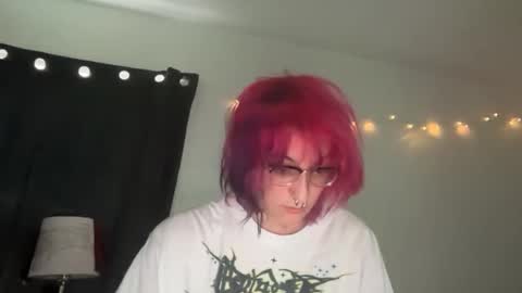 boywithbug online show from April 4, 7:22 pm