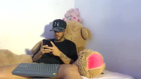 Snapshot of boyzac_ chatting on June 3, 1:41 am boyzac_ online show from June 3, 1:41 am