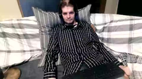 Snapshot of bponie1 chatting on February 15, 1:46 am bponie1 online show from February 15, 1:46 am