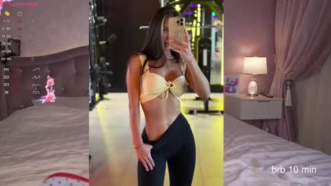 Snapshot of brabuss_ chatting on December 4, 2:54 am Lana online show from December 4, 2:54 am