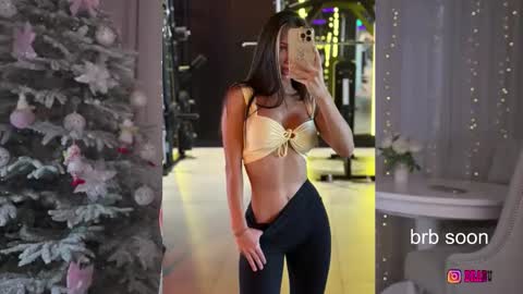 Snapshot of brabuss_ chatting on January 8, 3:42 am Lana online show from January 8, 3:42 am