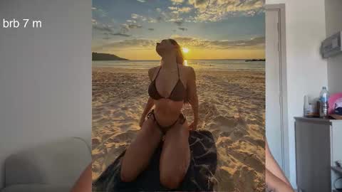 Snapshot of brabuss_ chatting on February 7, 2:04 am Lana online show from February 7, 2:04 am