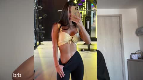 Snapshot of brabuss_ chatting on February 21, 2:56 am Lana online show from February 21, 2:56 am