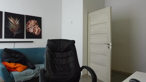 BRAD HOLLOWAY online show from April 25, 7:22 am