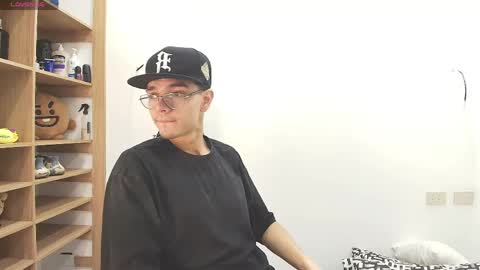 brad_lee_ online show from June 8, 1:28 am