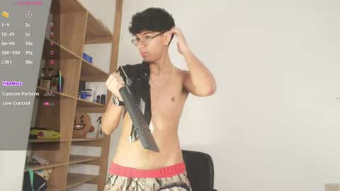 brad_lee_ online show from June 10, 1:06 am