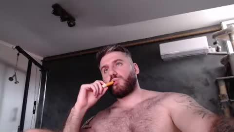 Snapshot of brad_pittfall chatting on July 22, 11:35 am ask me online show from July 22, 11:35 am