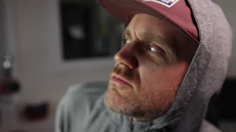 Snapshot of bradbronton chatting on December 19, 4:45 am BradBronton online show from December 19, 4:45 am