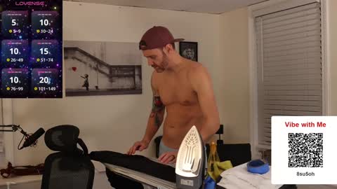 Snapshot of bradbronton chatting on December 27, 10:37 pm BradBronton online show from December 27, 10:37 pm