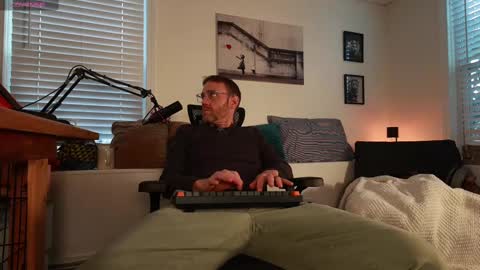 Snapshot of bradbronton chatting on February 10, 8:42 pm BradBronton online show from February 10, 8:42 pm