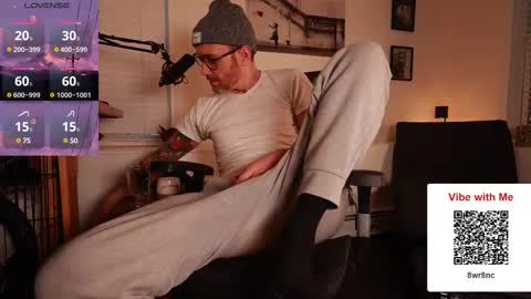 Snapshot of bradbronton chatting on February 14, 10:14 pm BradBronton online show from February 14, 10:14 pm