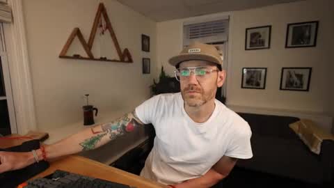 Snapshot of bradbronton chatting on March 16, 10:52 am BradBronton online show from March 16, 10:52 am