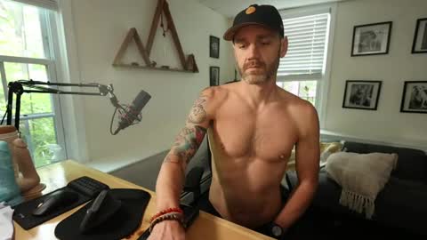Snapshot of bradbronton chatting on May 31, 11:17 am BradBronton online show from May 31, 11:17 am