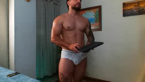 Bradley Martinez online show from November 21, 1:04 am