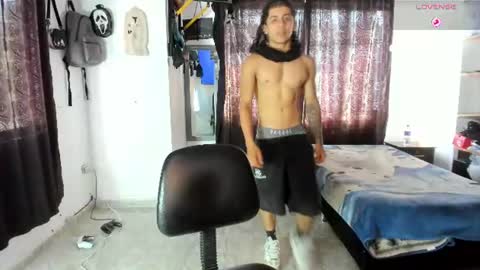 Snapshot of bradley_strong_ chatting on July 28, 7:39 pm Bradley Strong online show from July 28, 7:39 pm
