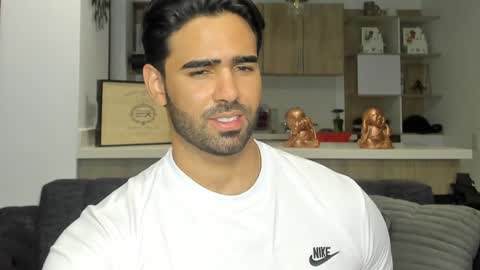 bradleymartin7 online show from February 4, 2:39 am