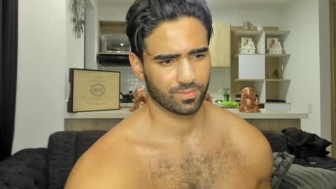 bradleymartin7 online show from February 6, 3:27 am